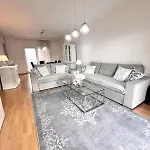 Entire House With The View And Garage 公寓