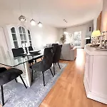 Entire House With The View And Garage 公寓 *