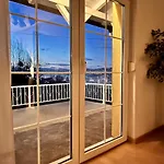 Entire House With The View And Garage شقة *