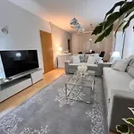 Entire House With The View And Garage 公寓