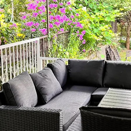 Entire House With The View And Garage Appartement *