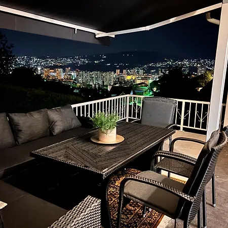 Entire House With The View And Garage 公寓