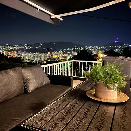 Entire House With The View And Garage شقة